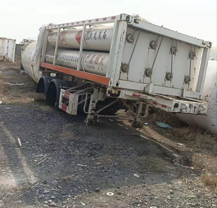 3 Axles 12 Tube CNG Truck 3 Axles 12 Tube CNG Truck