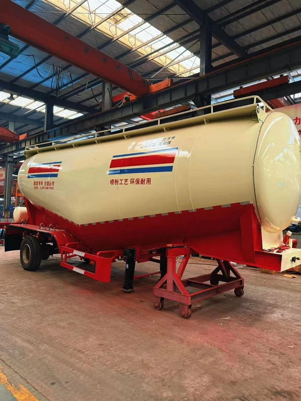 Pulverized Coal Particle Transport Tankers, Bulk Cement Tank Semi-trailers, Lime Mortar Tankers, And Coal Ash Trailer Tankers factory Pulverized Coal Particle Transport Tankers, Bulk Cement Tank Semi-trailers, Lime Mortar Tankers, And Coal Ash Trailer Tankers factory